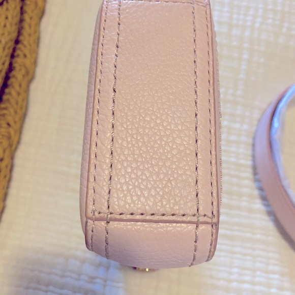 Marc Jacobs North South Leather Crossbody Bag in Peach Whip with gold hardware - Picture 4 of 5